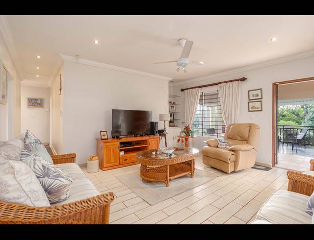 3 BEDROOM TOWNHOUSE FOR SALE IN HILLCREST CENTRAL